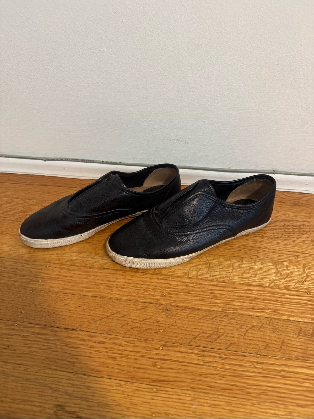 Frye Black Leather Ivy Slip-On Casual Loafers with White Outsole